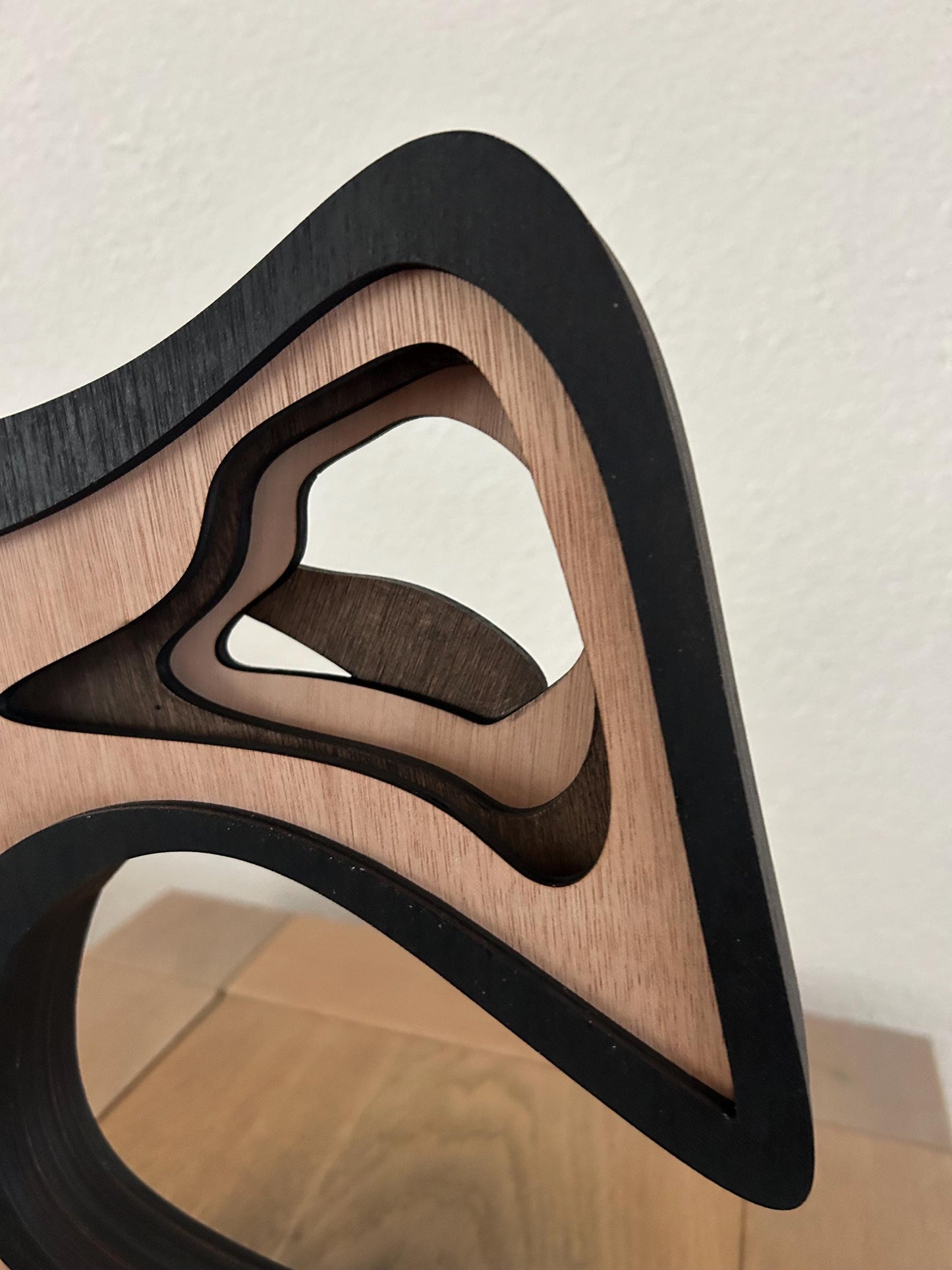 Minimalistische houten sculptuur – Handgemaakte lasergesneden kunst – Woondecoratiecadeau