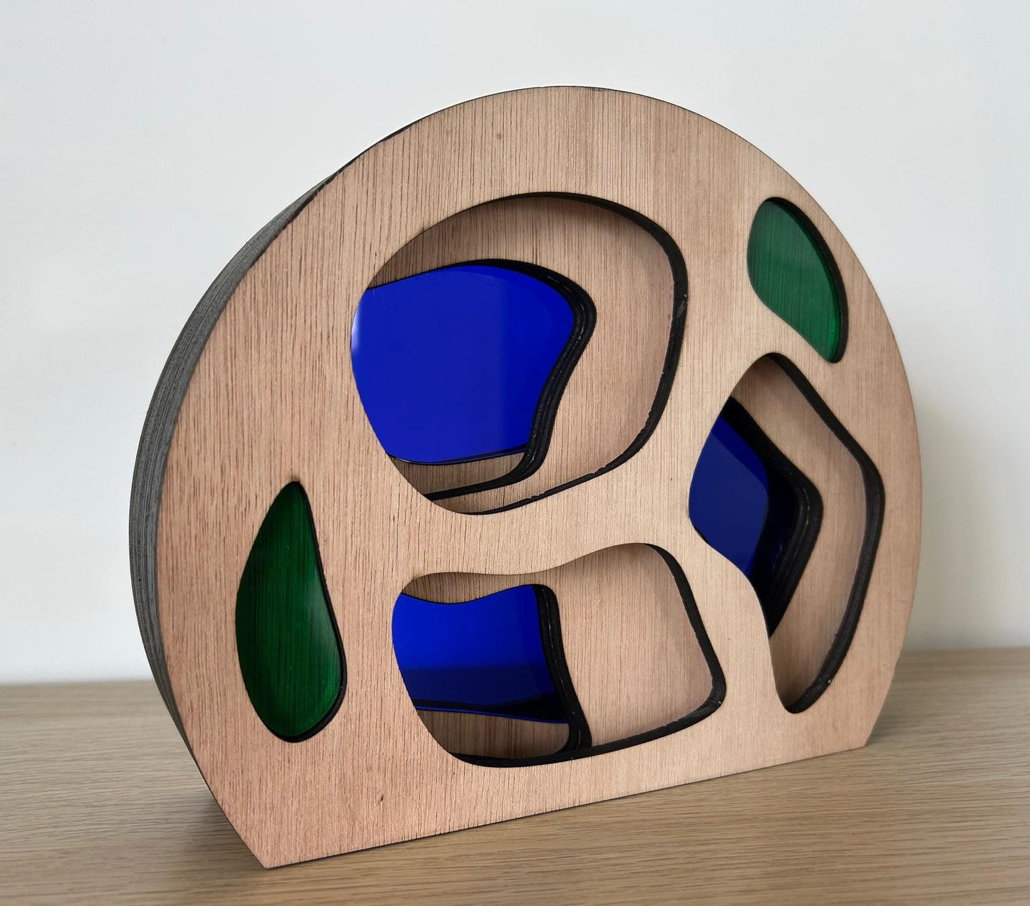 Minimalistische houten sculptuur – Handgemaakte lasergesneden kunst – Woondecoratiecadeau