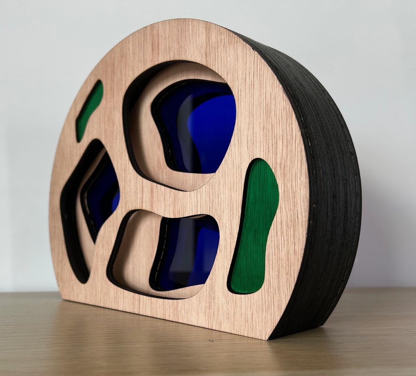 Minimalistische houten sculptuur – Handgemaakte lasergesneden kunst – Woondecoratiecadeau