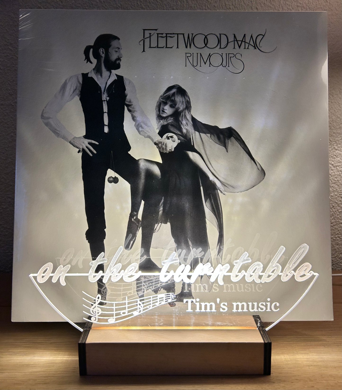 Vinyl standaard - "on the turntable" - met unieke persoonlijke favoriete artiestenlijst