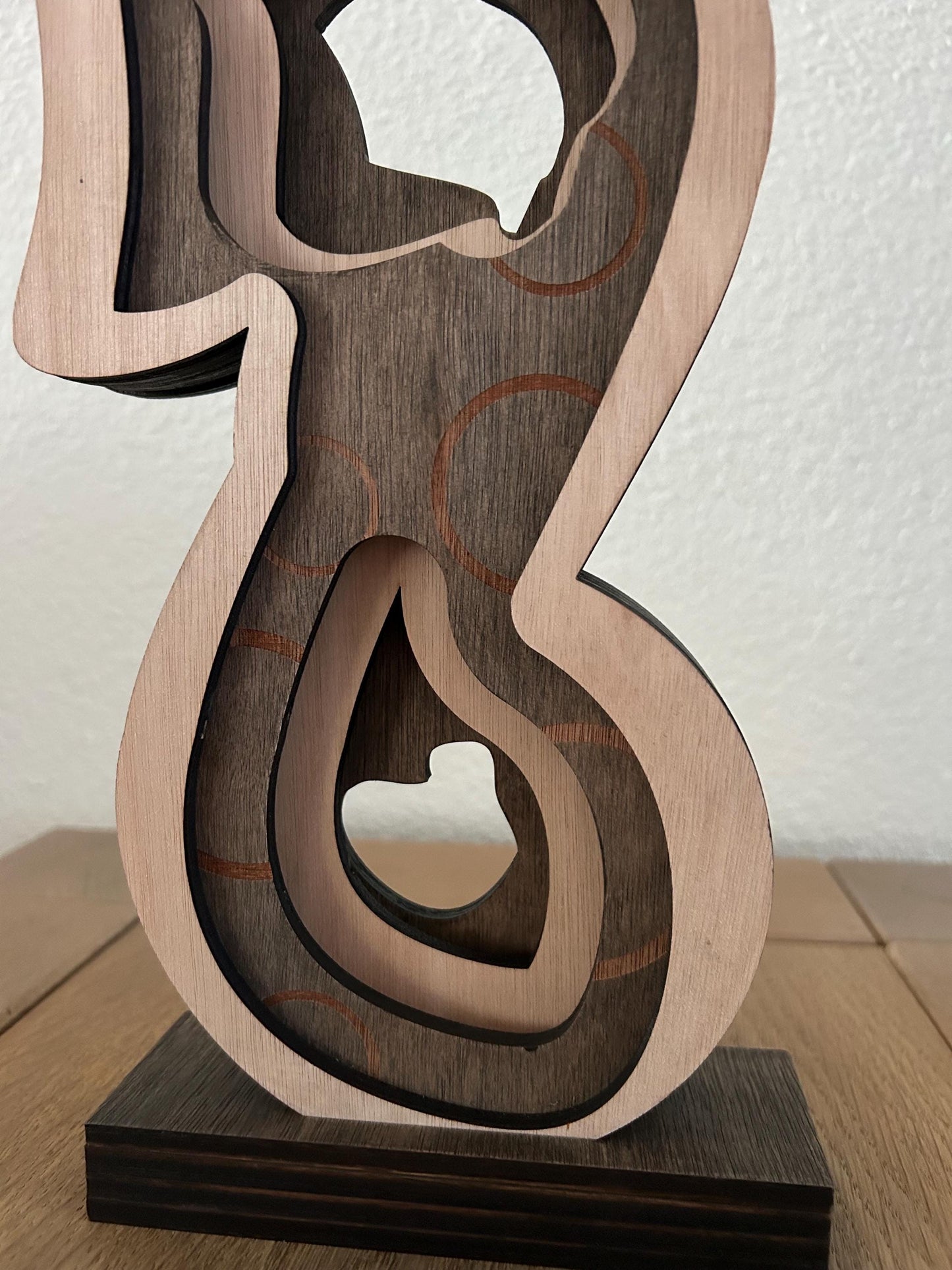 Minimalistische houten sculptuur – Handgemaakte lasergesneden kunst – Woondecoratiecadeau