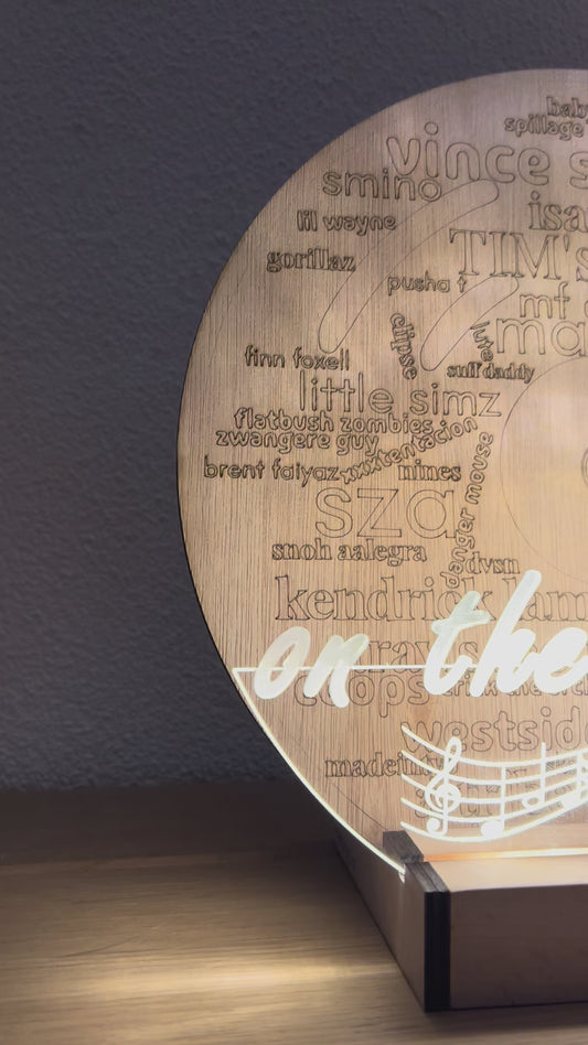 Vinyl standaard - "on the turntable" - met unieke persoonlijke favoriete artiestenlijst